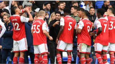 Premier League: Arsenal Fan Goes Viral After Flashing Club’s Badge While Hiding in Chelsea End